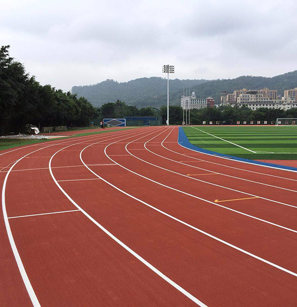 彈性顆粒球場、跑道